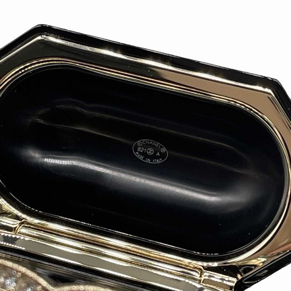 CHANEL - B21 A Airpod CC Acylic Case / Faux Pearl and Chain Layered Necklace - Picture 4 of 11